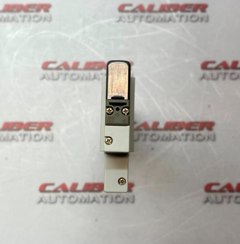 Load image into Gallery viewer, SMC VQ2100N-51 Solenoid Valve - Caliber Automation Online Store
