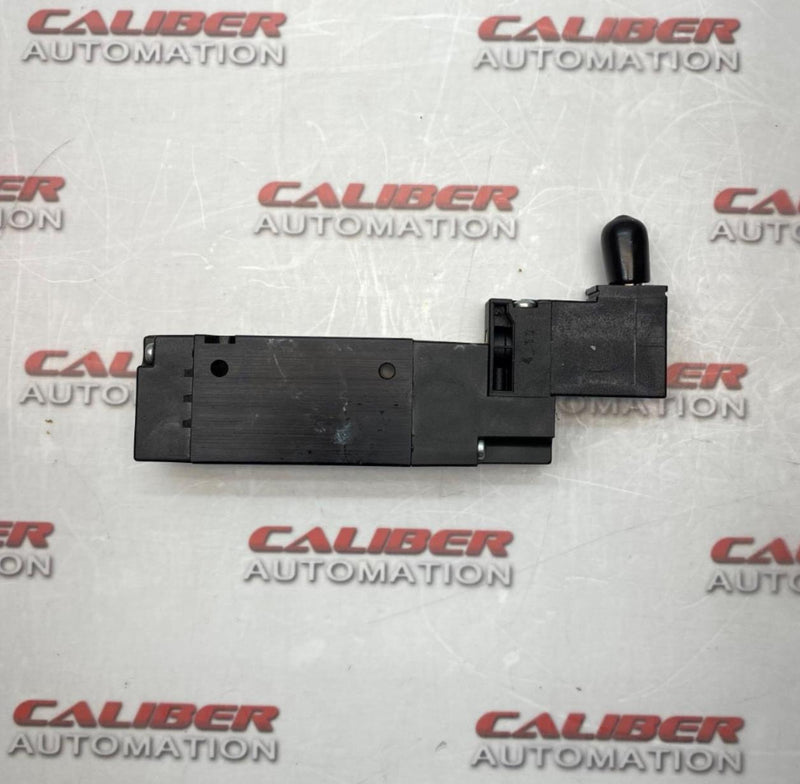 Load image into Gallery viewer, Parker B3E0BB553C Solenoid Valve - Caliber Automation Online Store
