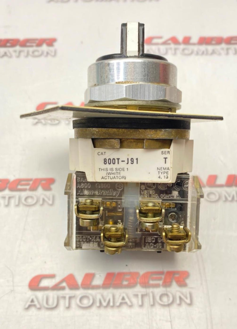 Load image into Gallery viewer, ALLEN  BRADLEY 800T-J91 Spring Return Selector Switch W/ 800T-XA  (USED) - Caliber Automation Online Store

